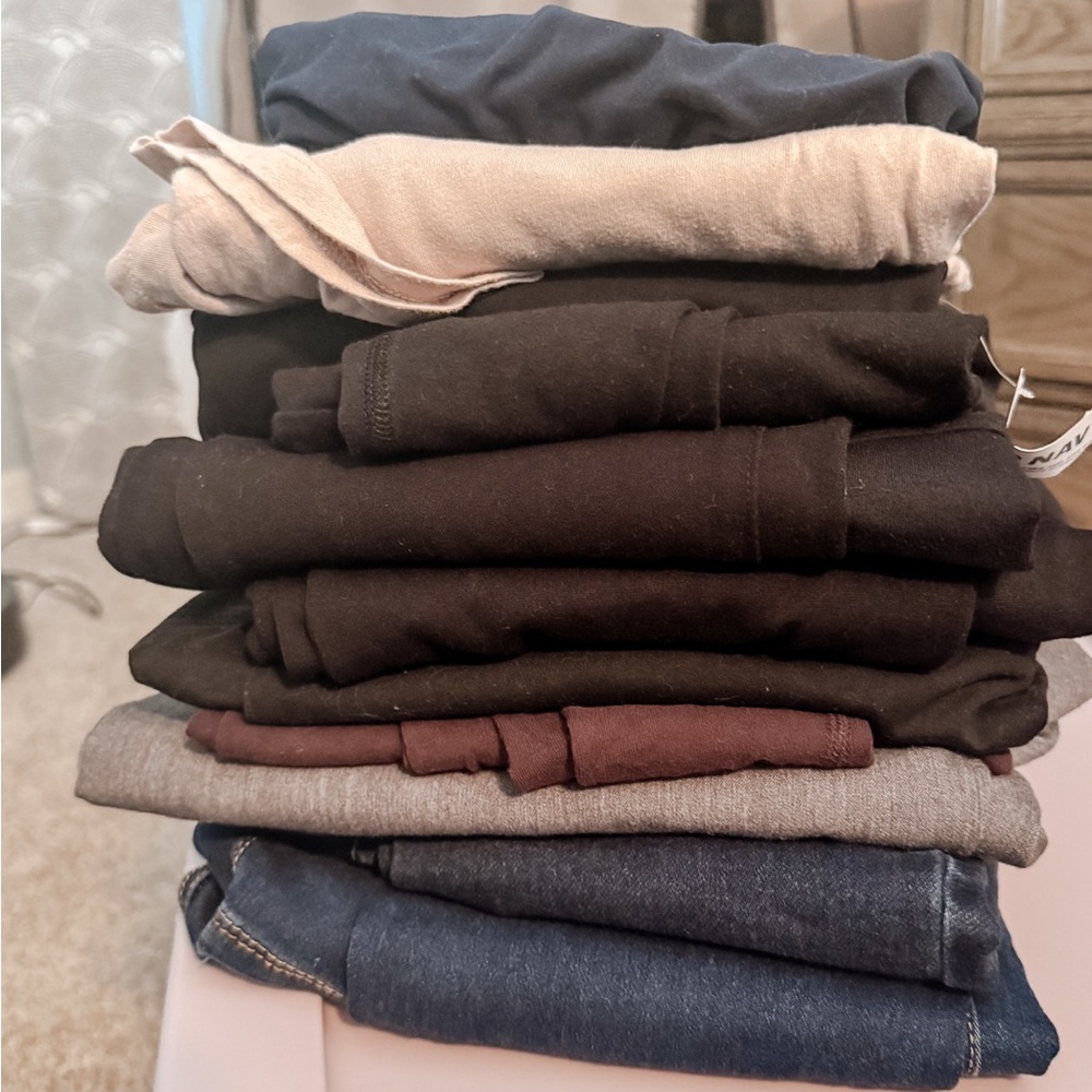 Maternity pants, jeans, leggings bundle. Size Large Maternity clothes